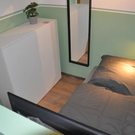 Monteurzimmer Karma Hostel *