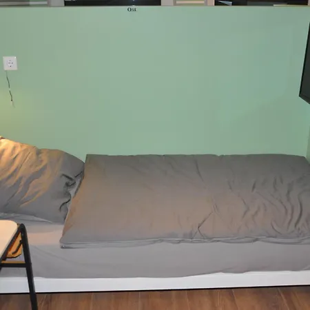 Monteurzimmer Karma Hostel *