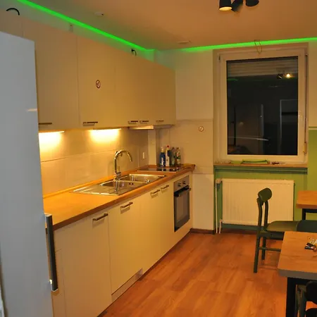 Monteurzimmer Karma Hostel *