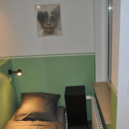 Monteurzimmer Karma Hostel *