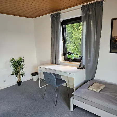 Monteurzimmer Karma Hostel *