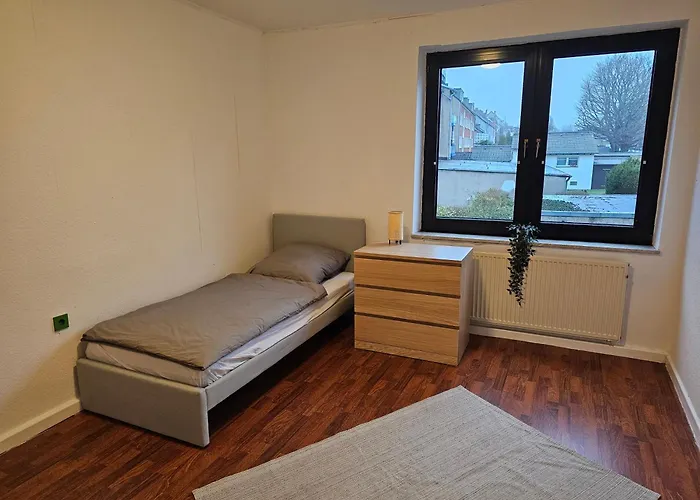 Monteurzimmer Karma Hostel *