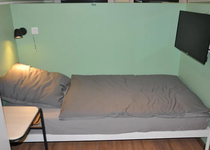 Monteurzimmer Karma Hostel *