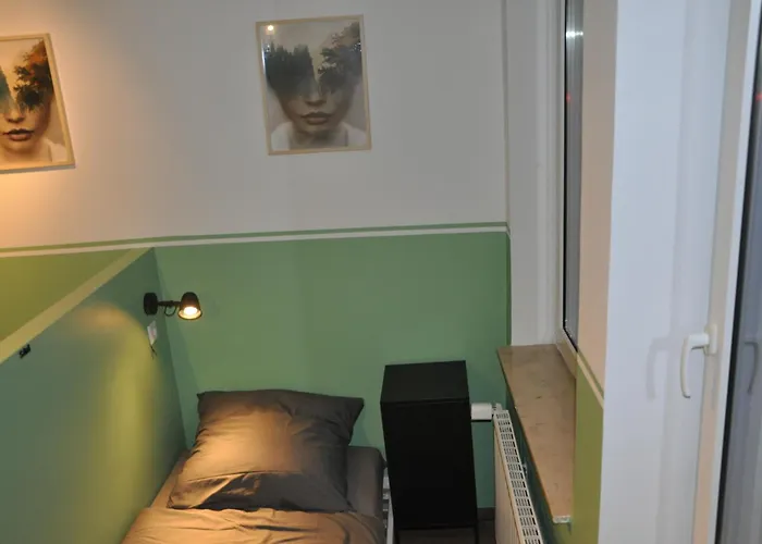 Monteurzimmer Karma Hostel *